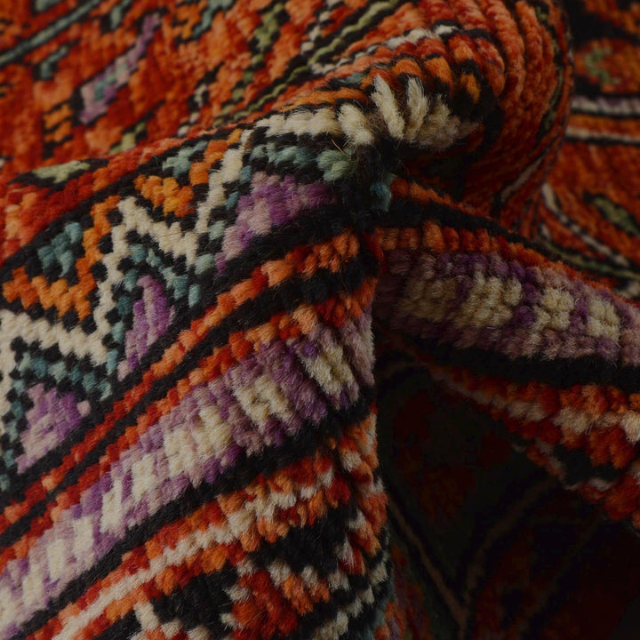 Persian Shirazi Design Carpet 5' 9" x 7' 9" - No. AL64373