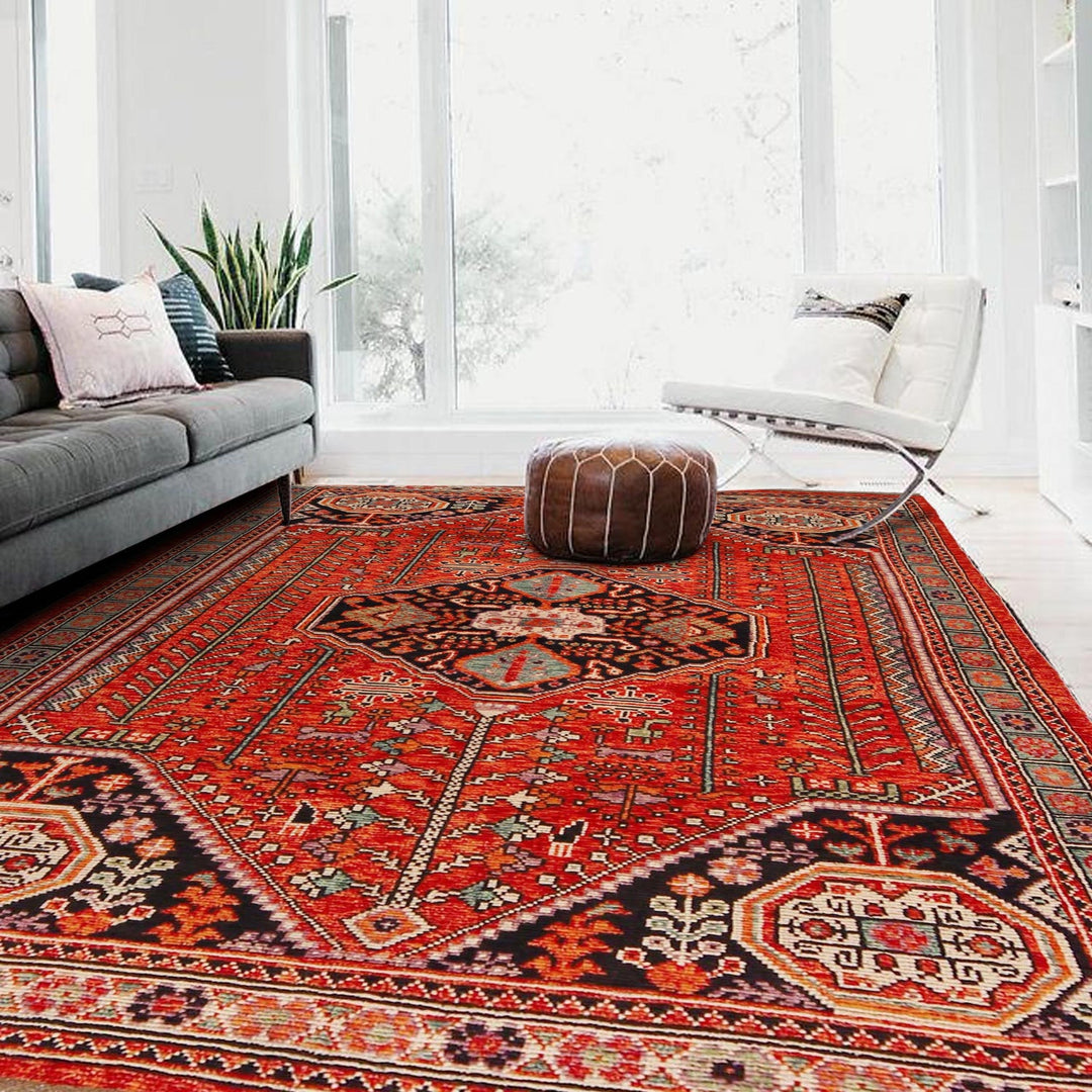 Persian Shirazi Design Carpet 5' 9" x 7' 9" - No. AL64373