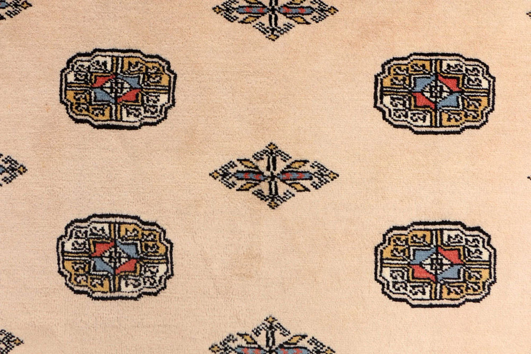 Navajo White Bokhara Rug 4' x 6' 4" Hand-Knotted | No. QA21465