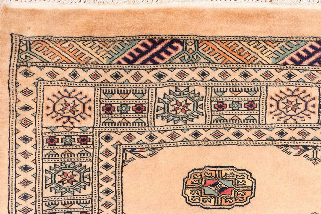 Navajo White Pakistani Bokhara Rug 4' x 6' 4" Hand-Knotted | No. QA23446