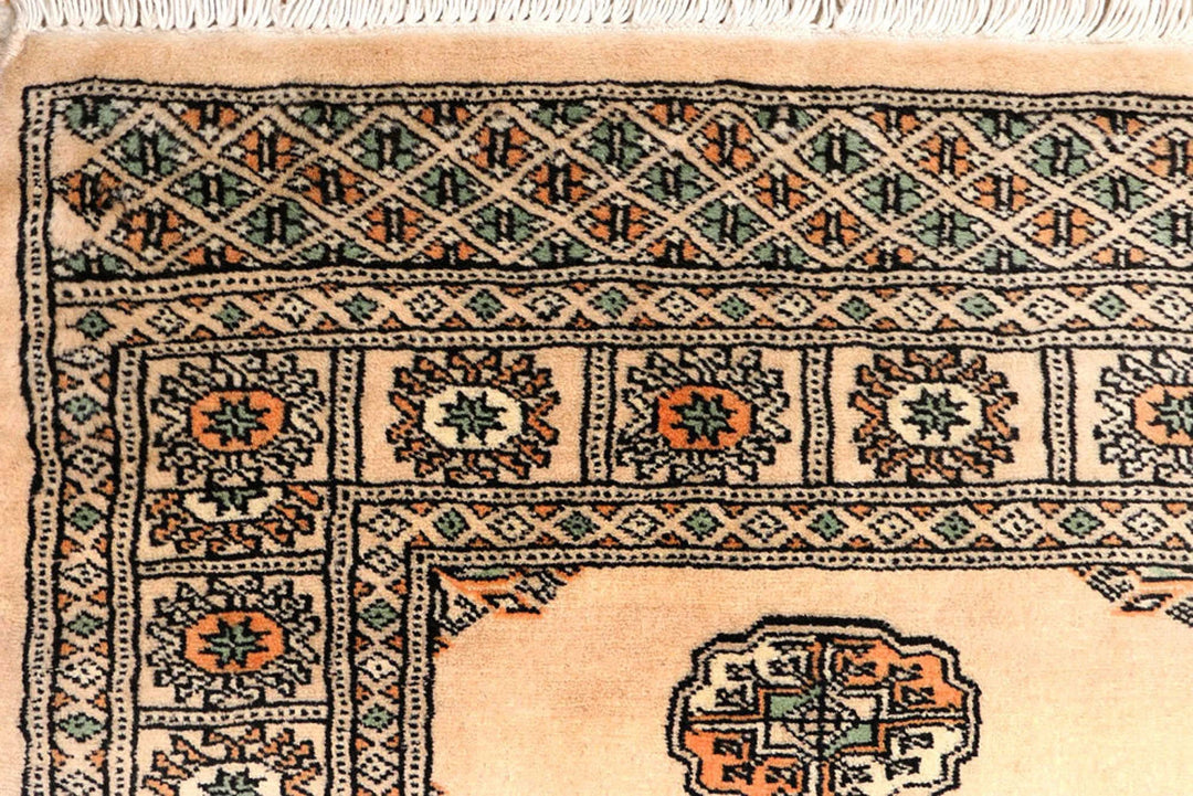 Navajo White Pakistani Bokhara Rug 2' 6" x 9' 5" Hand-Knotted | No. QA32644