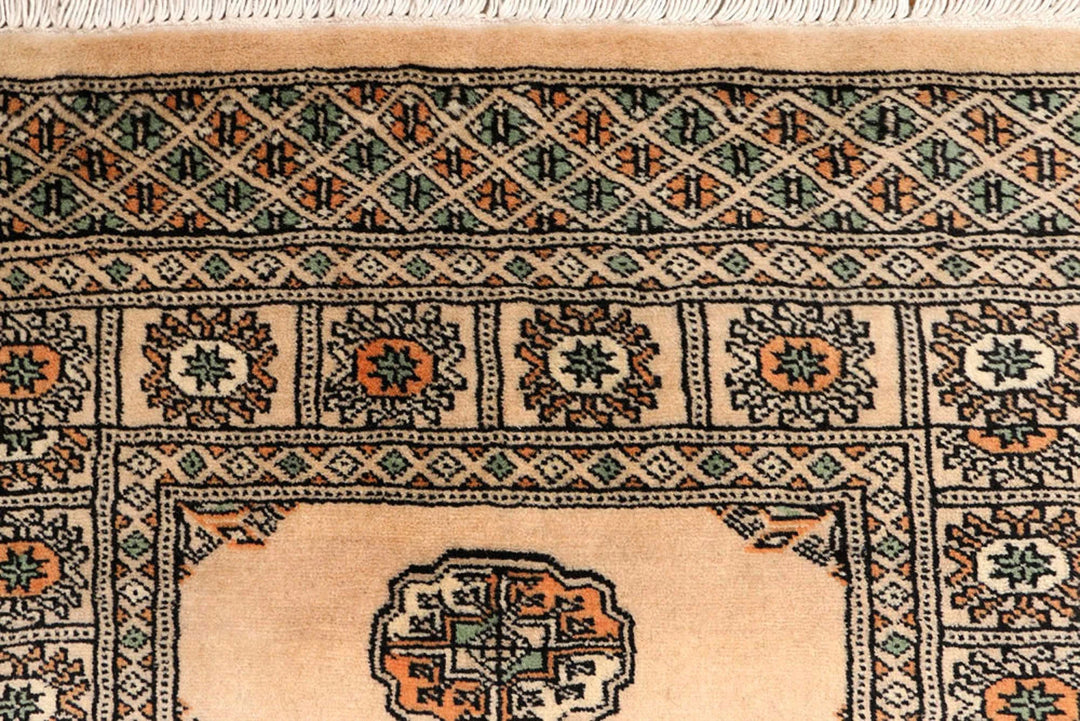 Navajo White Pakistani Bokhara Rug 2' 6" x 9' 5" Hand-Knotted | No. QA32644