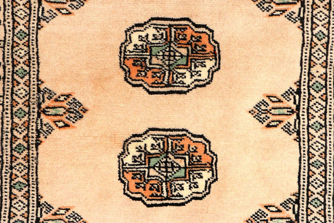 Navajo White Pakistani Bokhara Rug 2' 6" x 9' 5" Hand-Knotted | No. QA32644