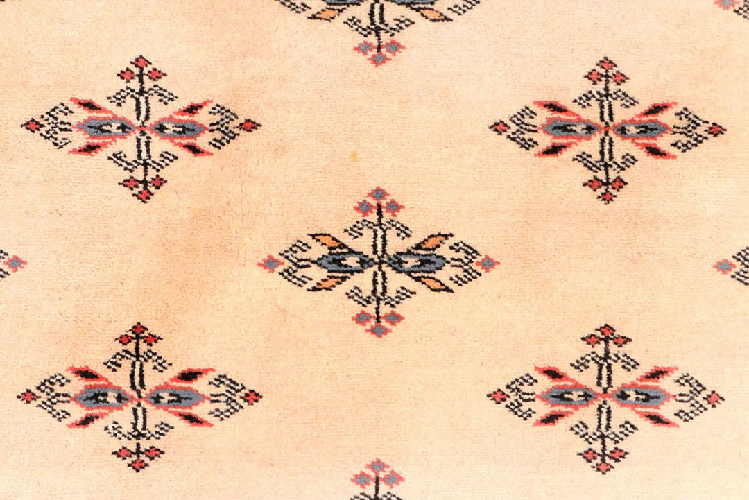 Navajo White Pakistani Bokhara Rug 4' 1" x 6' 2" Hand-Knotted | No. QA40691