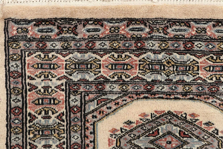 White Pakistani Jaldar Rug 2' 4" x 8' 9" Hand-Knotted | No. QA60240