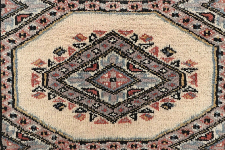 White Pakistani Jaldar Rug 2' 4" x 8' 9" Hand-Knotted | No. QA60240