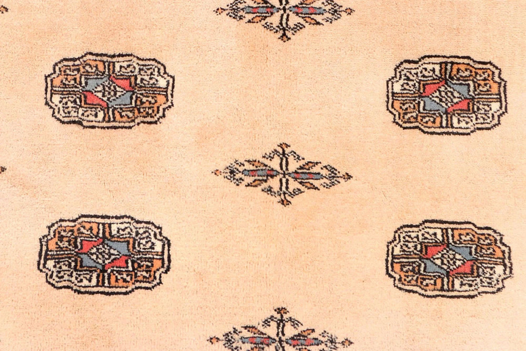 Navajo White Pakistani Bokhara Rug 4' 2" x 6' 1" Hand-Knotted | No. QA62610