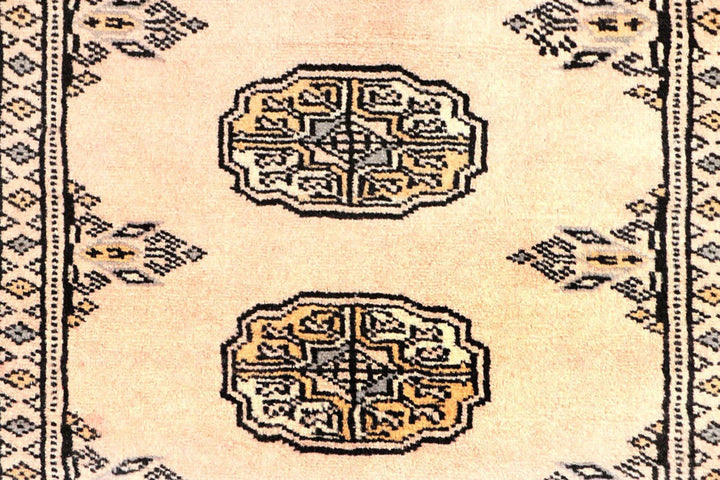Navajo White Pakistani Bokhara Rug 2' 7" x 9' 2" Hand-Knotted | No. QA68609