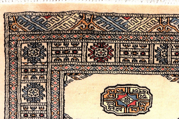Navajo White Pakistani Bokhara Rug 2' 7" x 8' 8" Hand-Knotted | No. QA85574