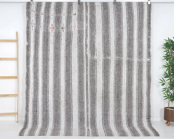 Gray Kilim Rug 6' 8" x 7' 8" | No. VR10361