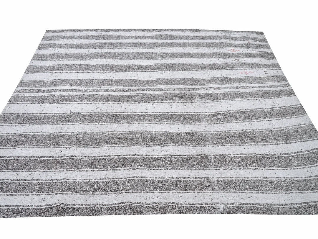 Gray Kilim Rug 6' 8" x 7' 8" | No. VR10361