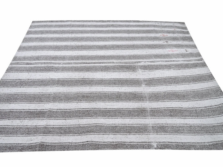 Gray Kilim Rug 6' 8" x 7' 8" | No. VR10361