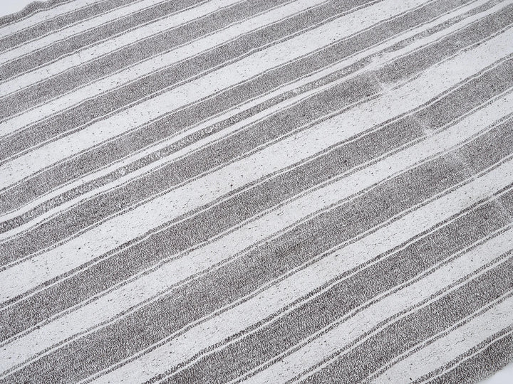 Gray Kilim Rug 6' 8" x 7' 8" | No. VR10361