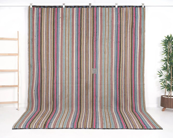 Kilim Rug 7' 1" x 9' 4" | No. VR10986