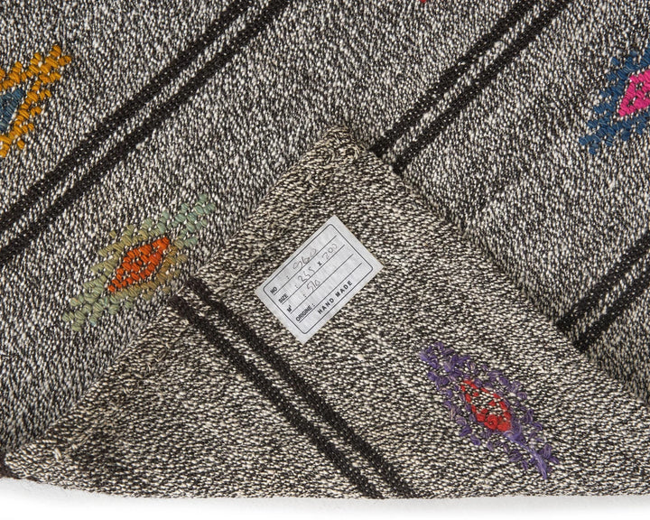 Gray Kilim Rug 6' 7" x 8' 5" | No. VR11030
