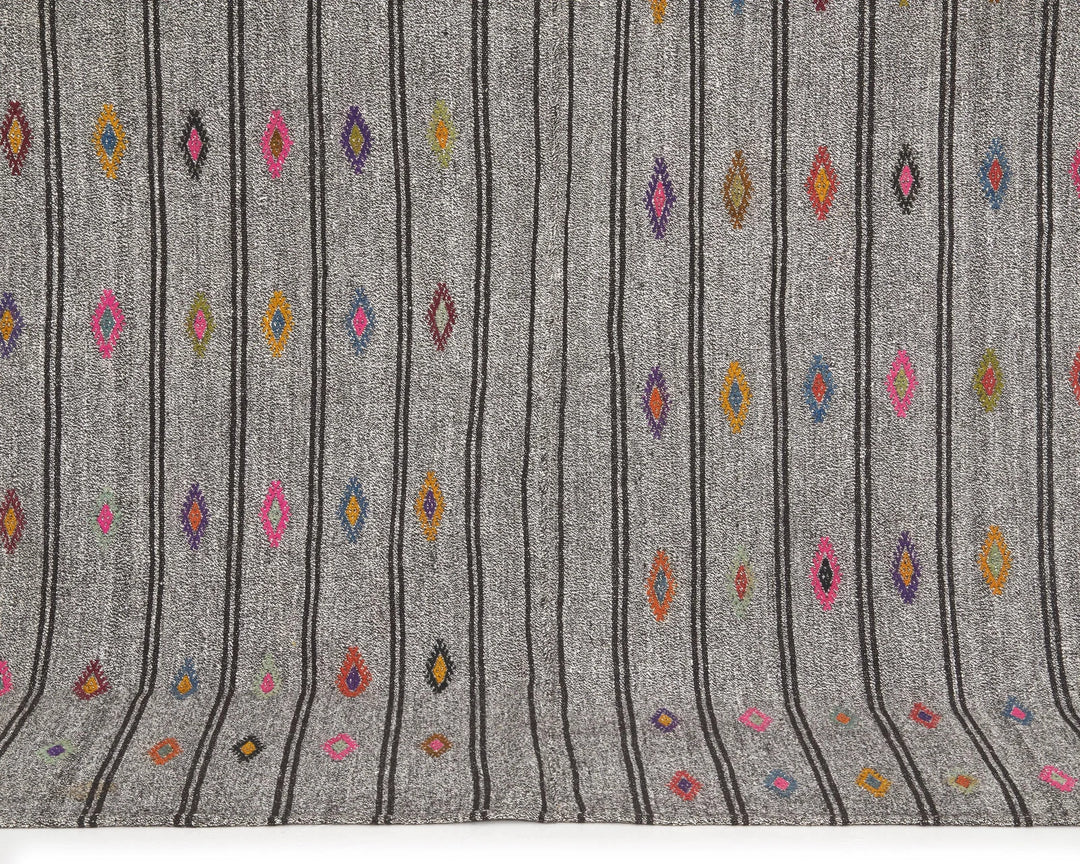 Gray Kilim Rug 6' 7" x 8' 5" | No. VR11030