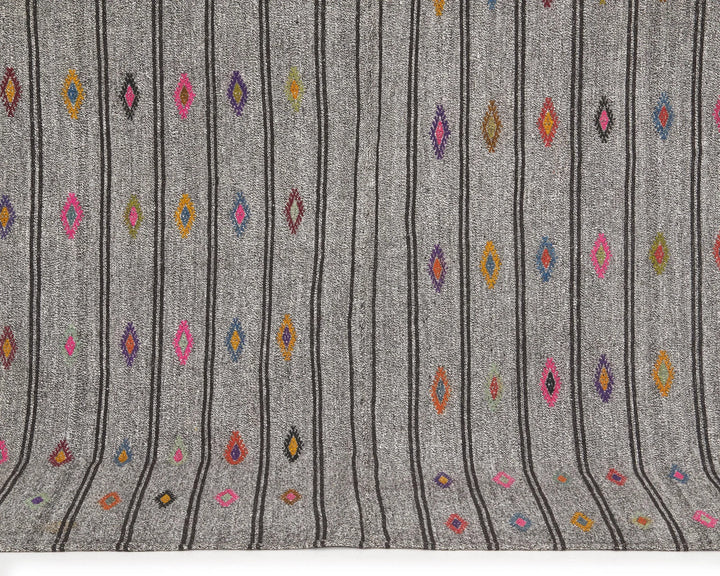 Gray Kilim Rug 6' 7" x 8' 5" | No. VR11030