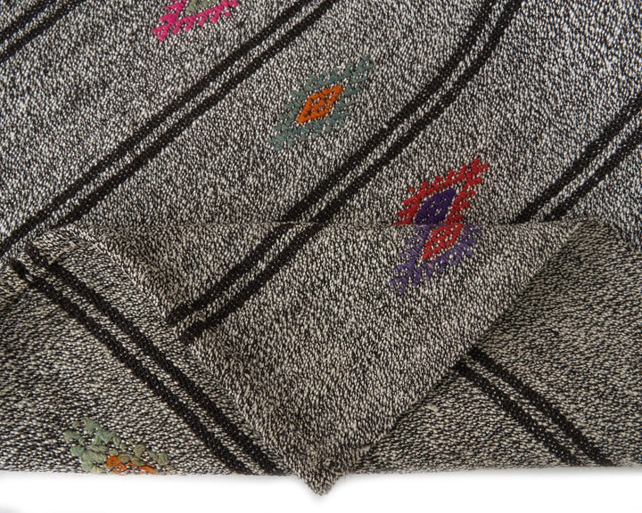 Gray Kilim Rug 6' 7" x 8' 5" | No. VR11030
