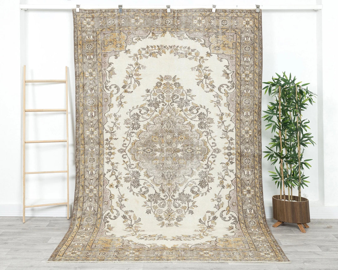 Beige Turkish Oushak Rug 9' 2" x 6' 1" Hand-Knotted | No. VR11106