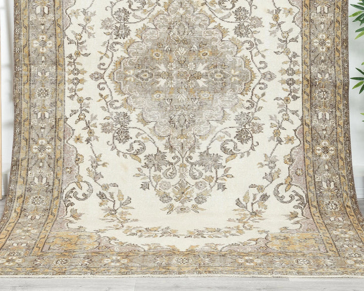 Beige Turkish Oushak Rug 9' 2" x 6' 1" Hand-Knotted | No. VR11106