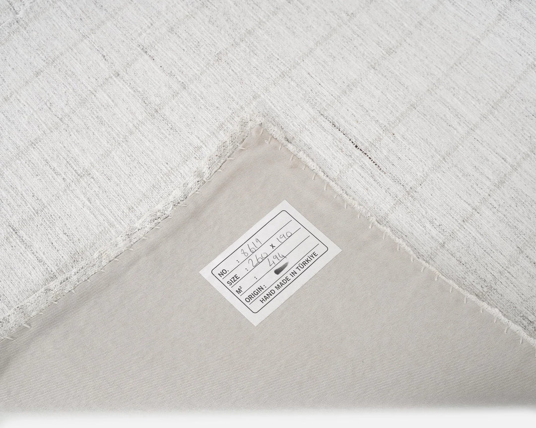 White Kilim Rug 6' 2" x 8' 6" | No. VR11621