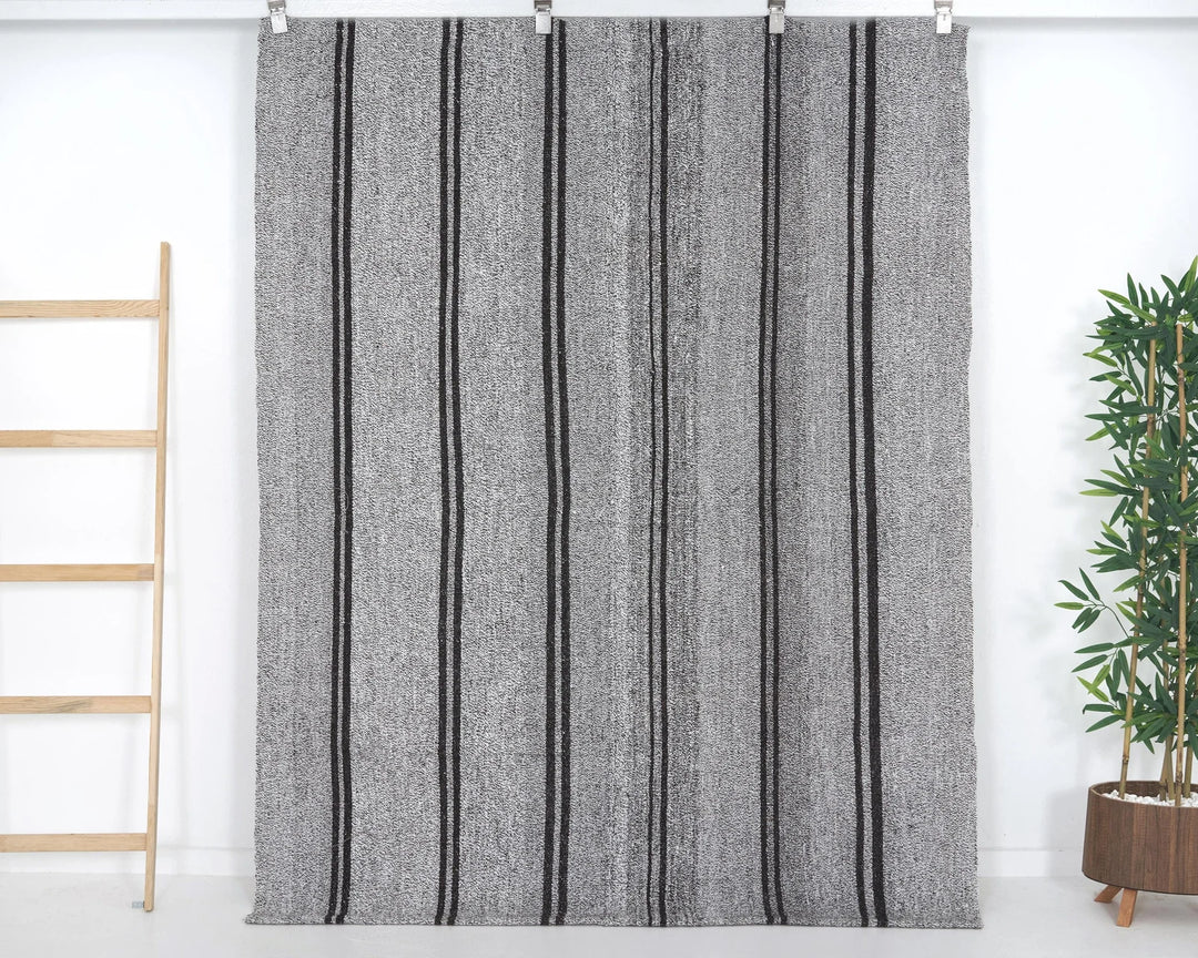 Gray Kilim Rug 5' 3" x 6' 7" | No. VR11652