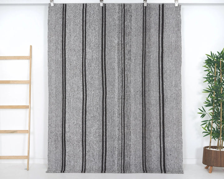 Gray Kilim Rug 5' 3" x 6' 7" | No. VR11652