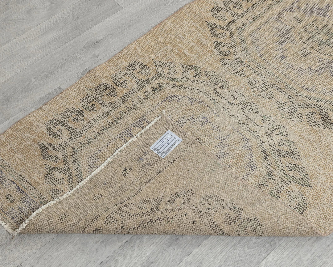Multicolor Turkish Oushak Rug 2'7" x 11'6" Hand-Knotted texture