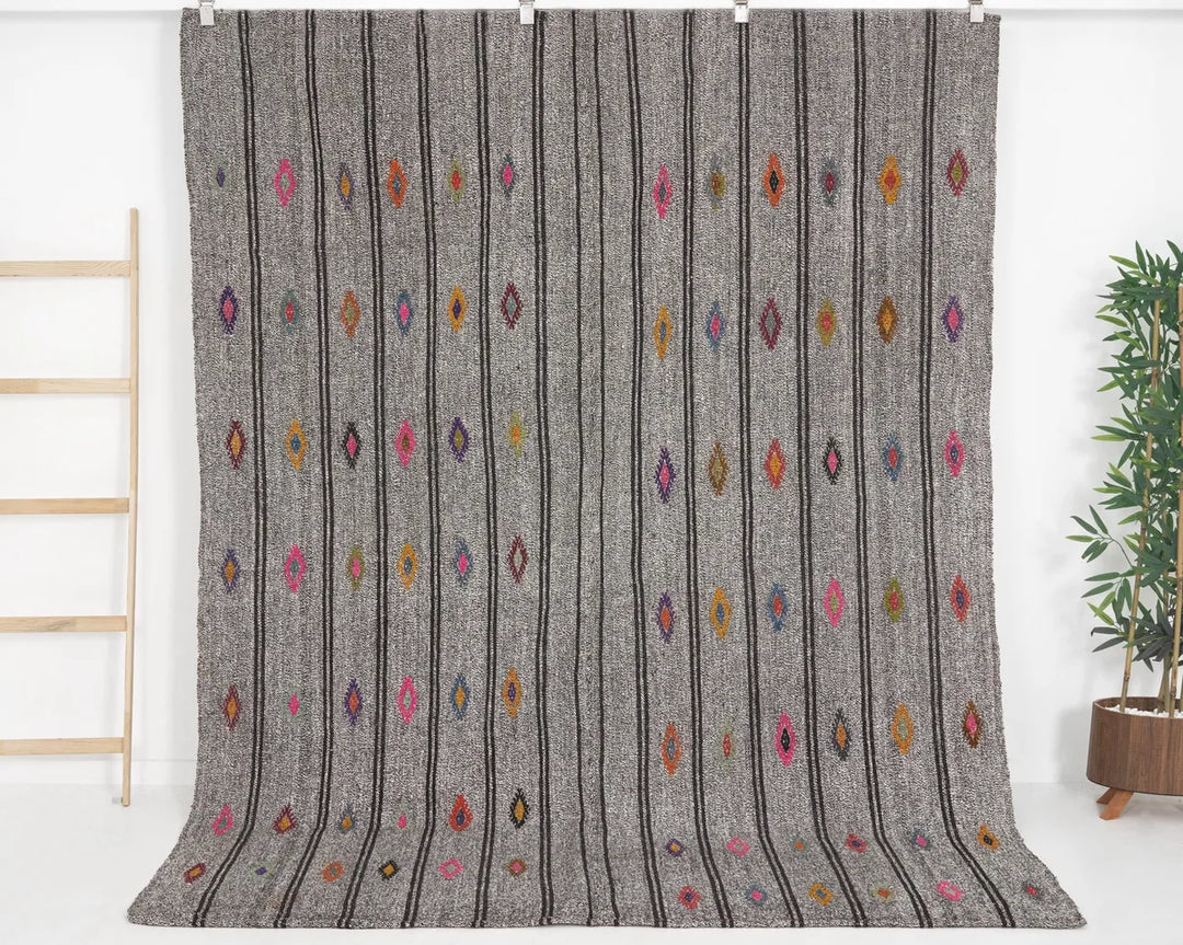 Gray Turkish Kilim Rug 6'7" x 8'5" Hand-Knotted | No. VR13755