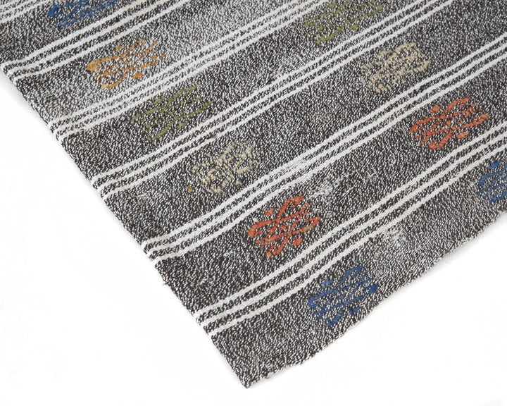 Gray Runner Rug 3' 8" x 9' 11" | No. VR15017