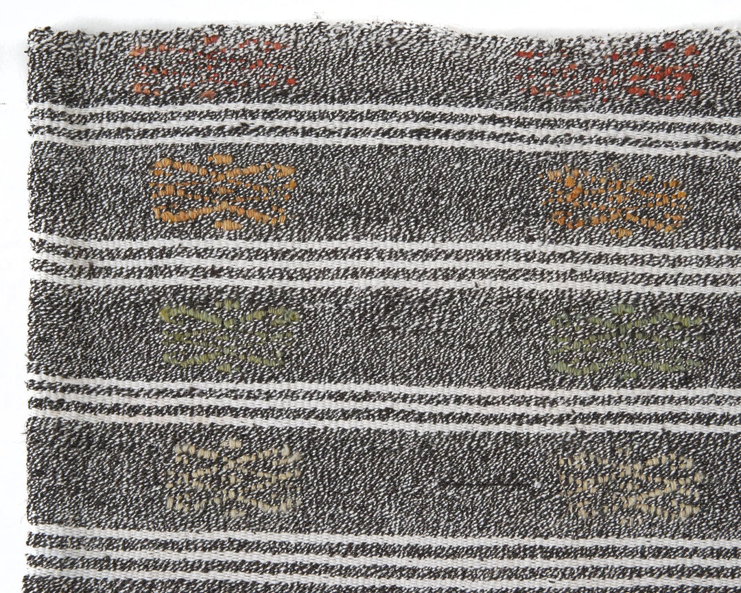 Gray Runner Rug 3' 8" x 9' 11" | No. VR15017