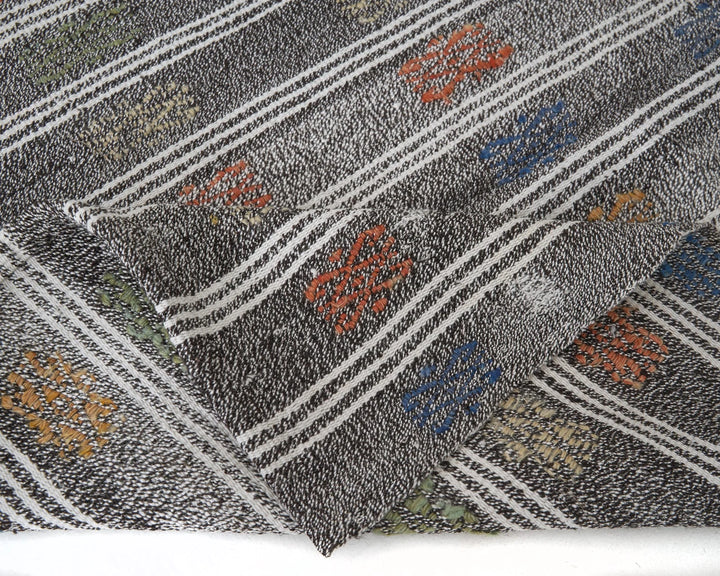 Gray Runner Rug 3' 8" x 9' 11" | No. VR15017