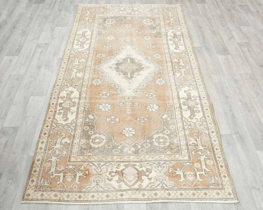 Beige Oushak Rug 4' 1" x 7' 7" | No. VR16072