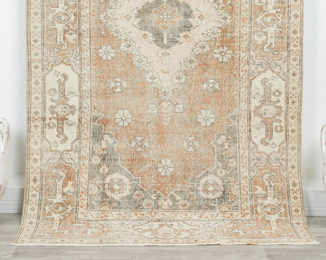 Beige Oushak Rug 4' 1" x 7' 7" | No. VR16072