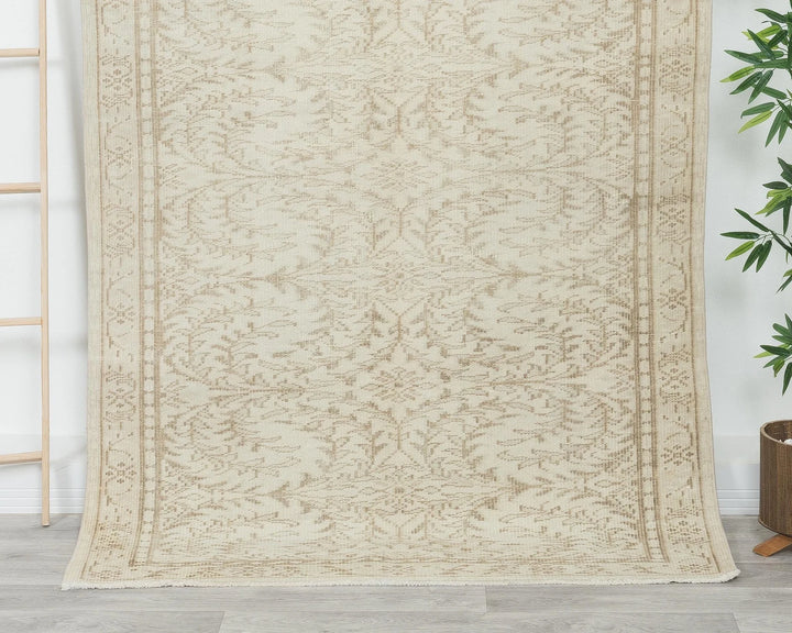 Beige Turkish Oushak Rug 4'7" x 7'7" Hand-Knotted | No. VR16893
