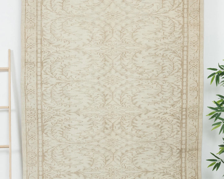 Beige Turkish Oushak Rug 4'7" x 7'7" Hand-Knotted | No. VR16893
