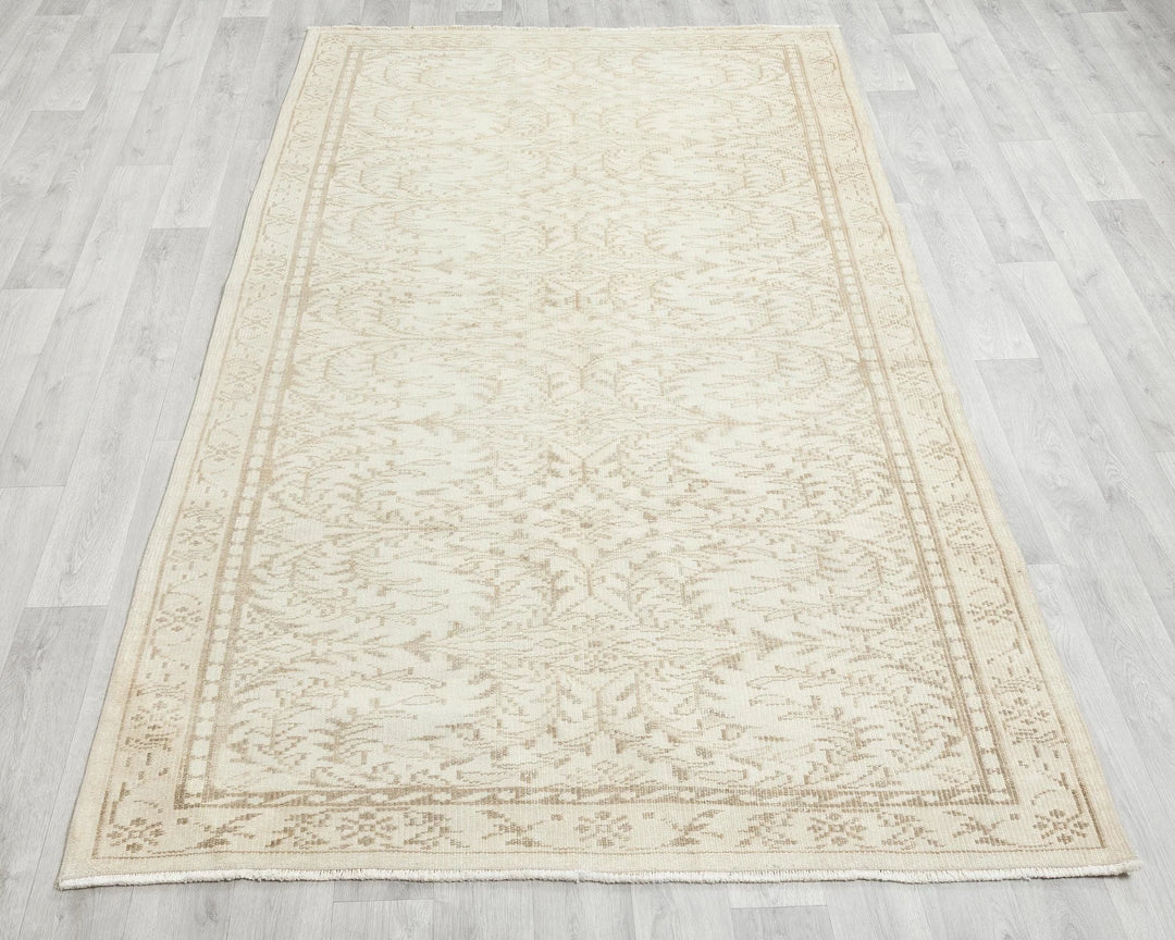 Beige Turkish Oushak Rug 4'7" x 7'7" Hand-Knotted | No. VR16893