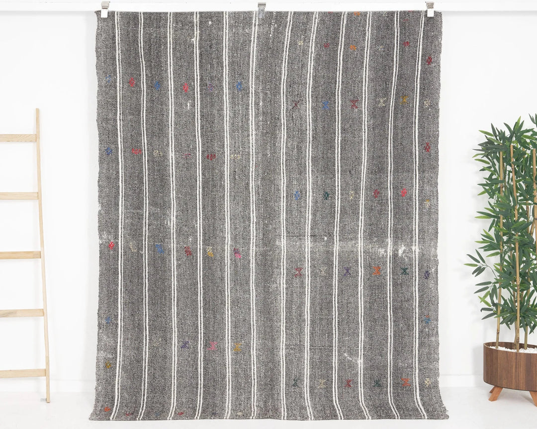 Gray Kilim Rug 5' 7" x 7' 1" | No. VR18558