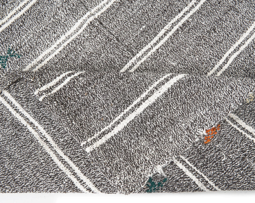 Gray Kilim Rug 5' 7" x 7' 1" | No. VR18558