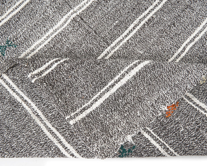 Gray Kilim Rug 5' 7" x 7' 1" | No. VR18558