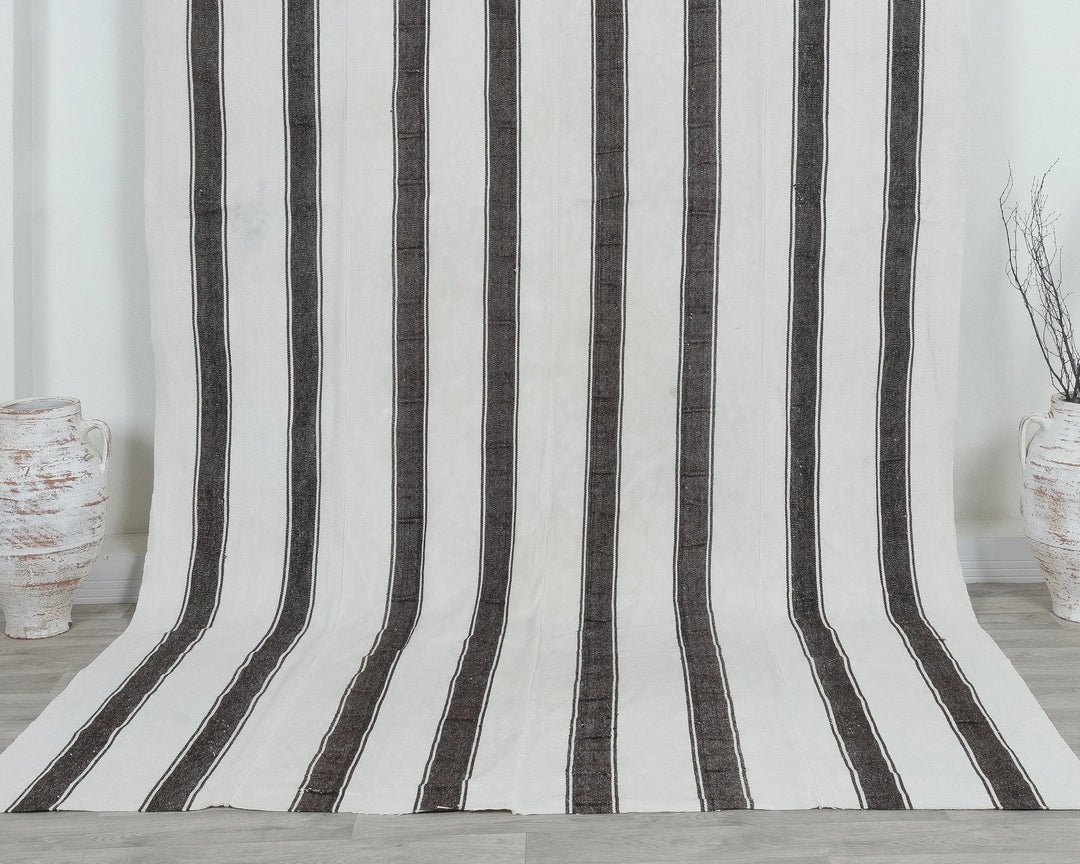 Black Turkish Kilim Rug 6' 7" x 9' 10" Flat-Weave detail