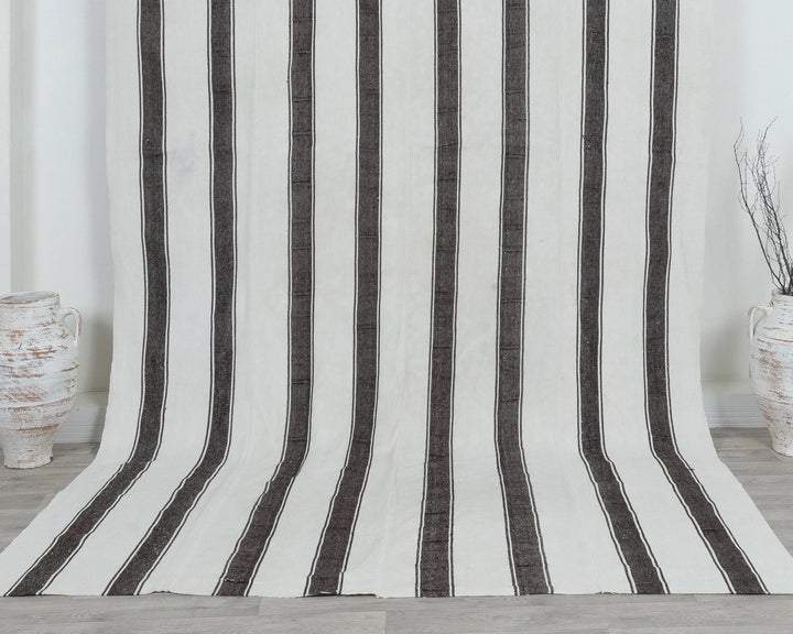 Black Turkish Kilim Rug 6' 7" x 9' 10" Flat-Weave detail