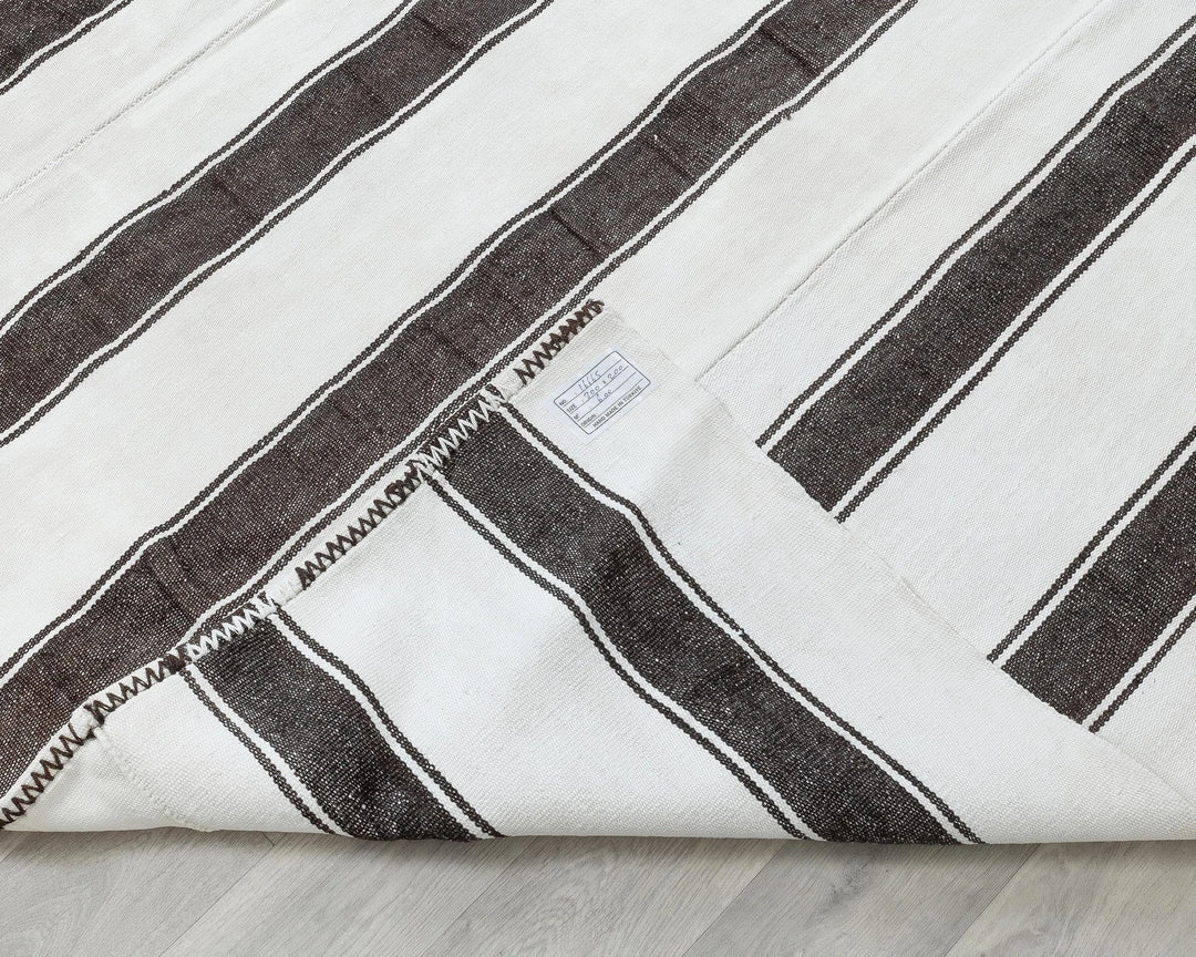 Black Turkish Kilim Rug 6' 7" x 9' 10" Flat-Weave texture