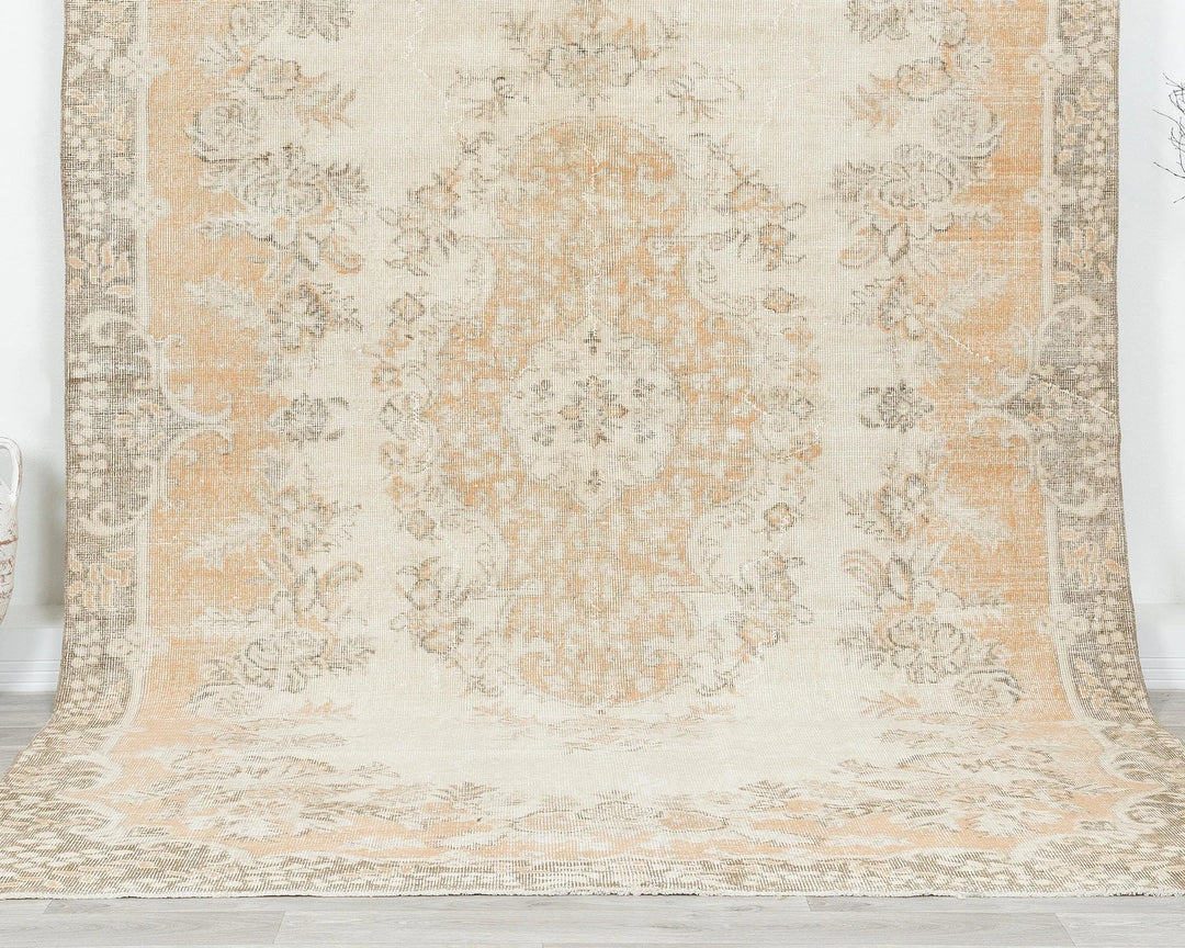 Neutral Oushak Rug 6' 4" x 10' | No. VR18719