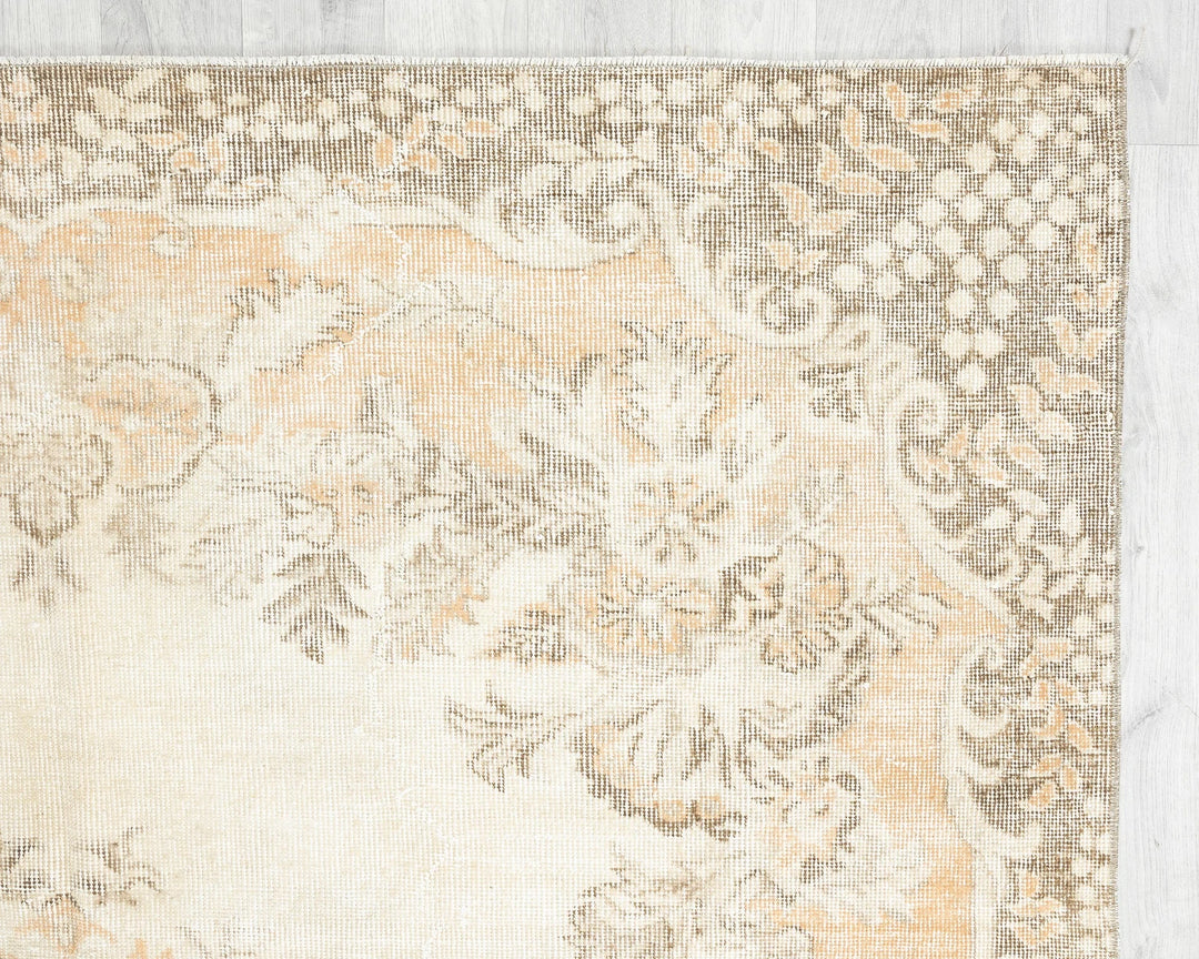 Neutral Oushak Rug 6' 4" x 10' | No. VR18719