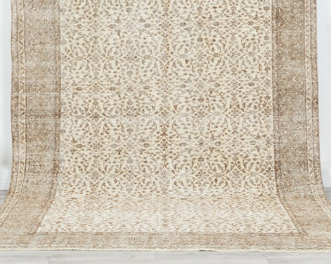 Beige Turkish Oushak Rug 6' x 9' 6" Hand-Knotted detail