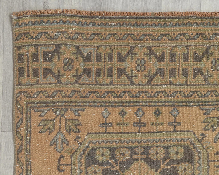 Multicolor Turkish Vintage Rug 2'9" x 10'6" Hand-Knotted pattern