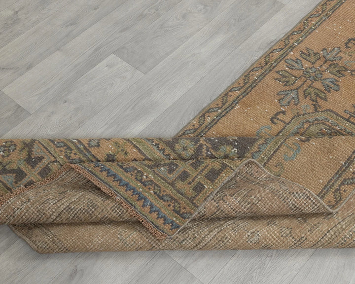 Multicolor Turkish Vintage Rug 2'9" x 10'6" Hand-Knotted border