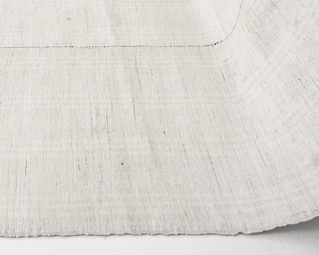 White Kilim Rug 6' 4" x 9' 10" | No. VR20037