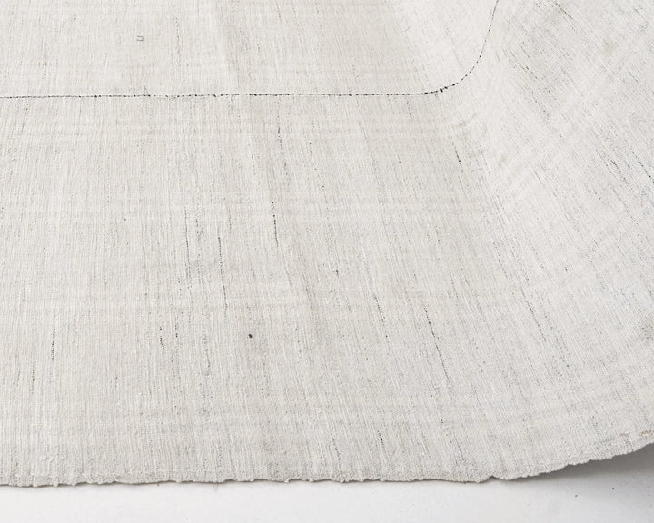 White Kilim Rug 6' 4" x 9' 10" | No. VR20037